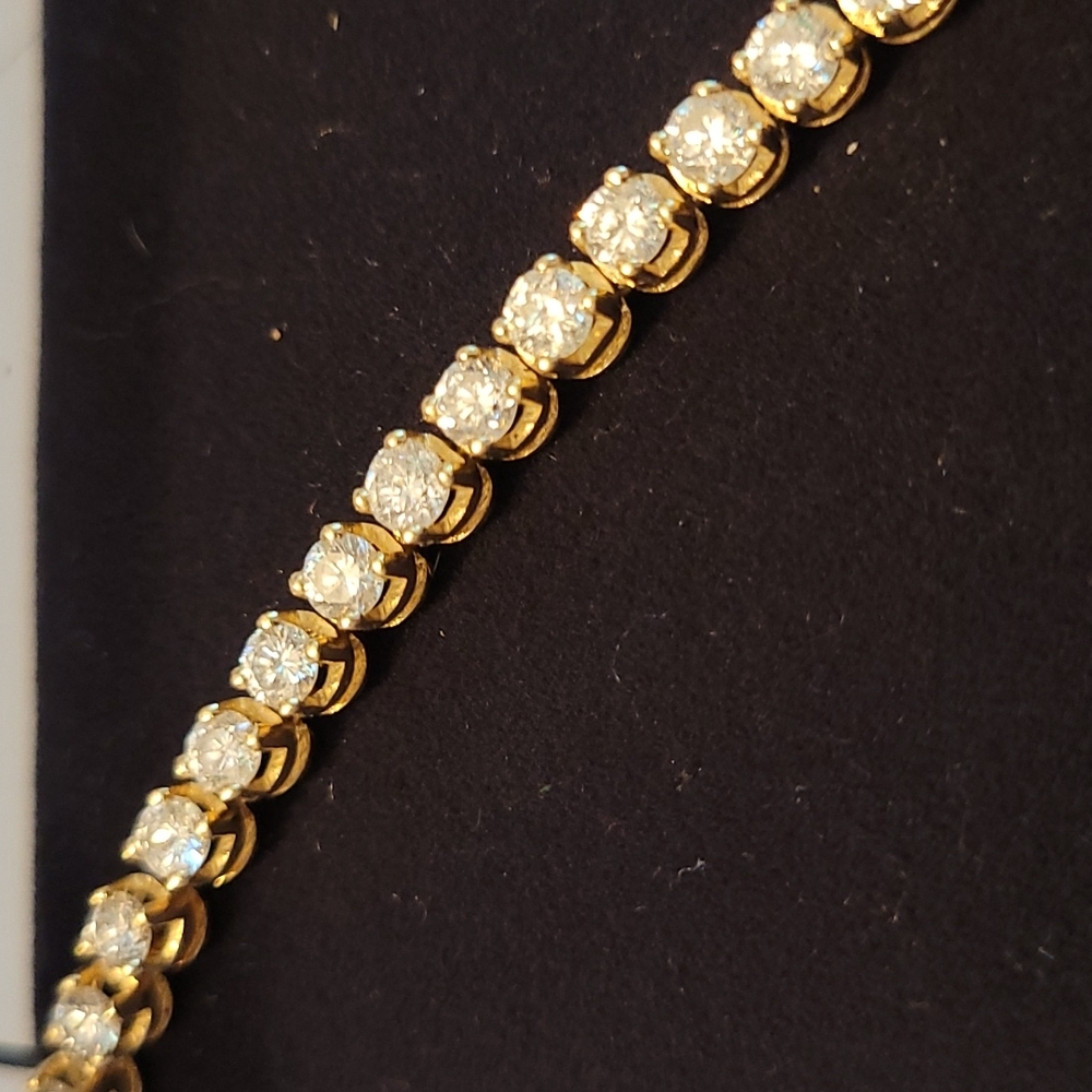14 k yellow gold 4 carat diamond tennis bracelet.